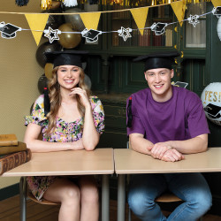 Čepice absolvent se třapcem